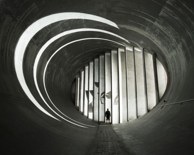 Julian Rosefeldt, The Shift, 2008, Folder of six photos in relation to the Filminstallation „The Shift“, each 29 x 36 cm, edition 31/50; Edition of 50 + 7AP 